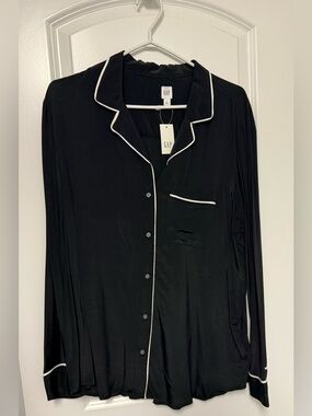 GAP Black Button-Front Pajama Blouse with White Trim